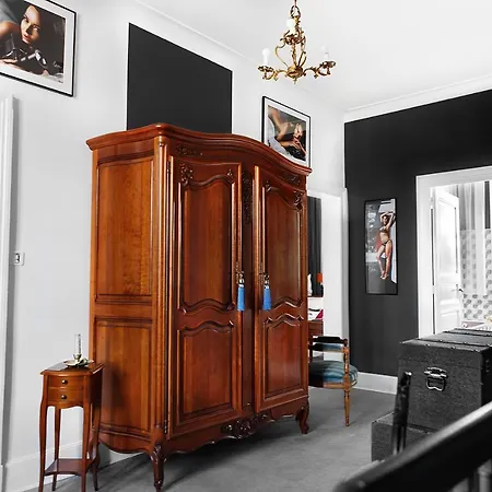 Le Cherche Midi D'hotes Avec Cuisine Equipee Grand Jardin Parking Securise Gratuit Guest house *